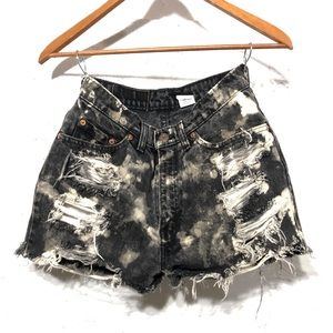 Black Levi’s High Waisted Jean Shorts - Sz 27(1-3)